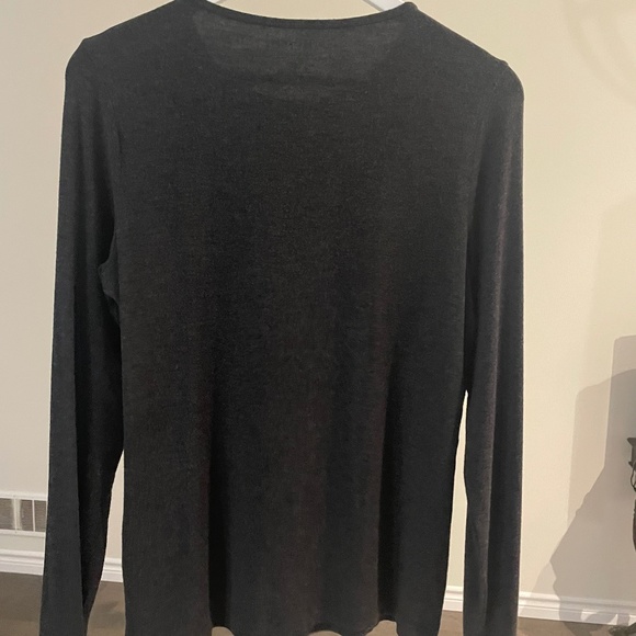 Bundle of 2 Lord & Taylor Essential Long Sleeve Crew Neck Tee's - Picture 4 of 6